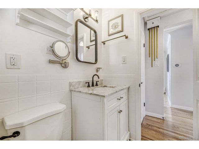 2568 S Zurich Ct, Denver, CO 80219