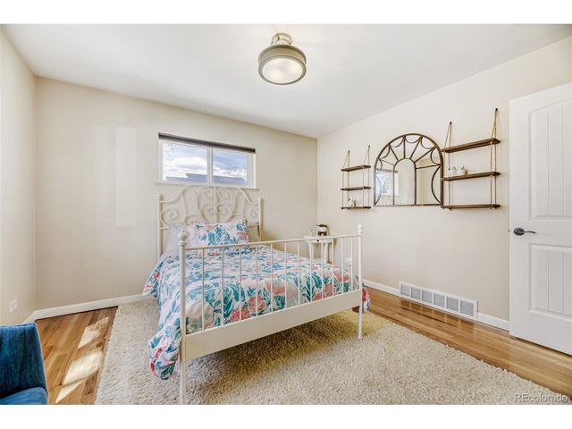 2568 S Zurich Ct, Denver, CO 80219