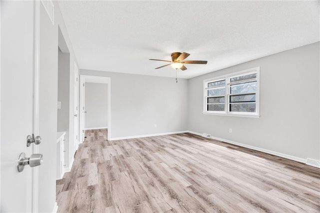 204 SE Gingerbread Lane, Blue Springs, MO 64014