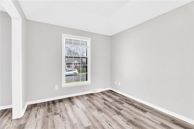 204 SE Gingerbread Lane, Blue Springs, MO 64014
