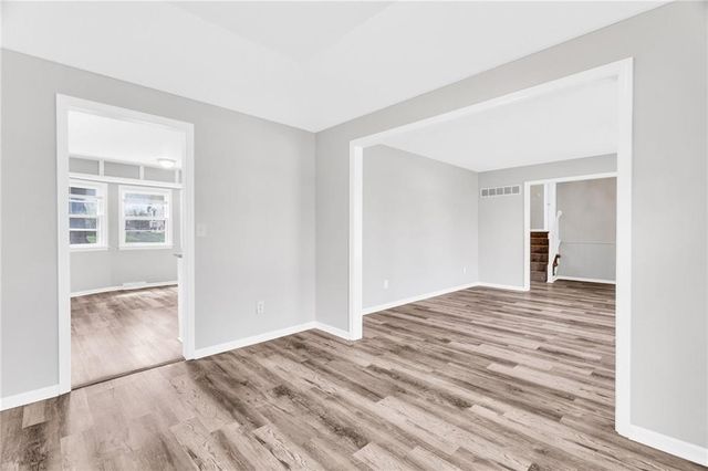 204 SE Gingerbread Lane, Blue Springs, MO 64014
