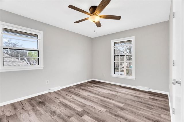 204 SE Gingerbread Lane, Blue Springs, MO 64014