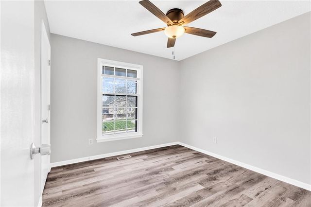 204 SE Gingerbread Lane, Blue Springs, MO 64014