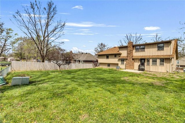 204 SE Gingerbread Lane, Blue Springs, MO 64014