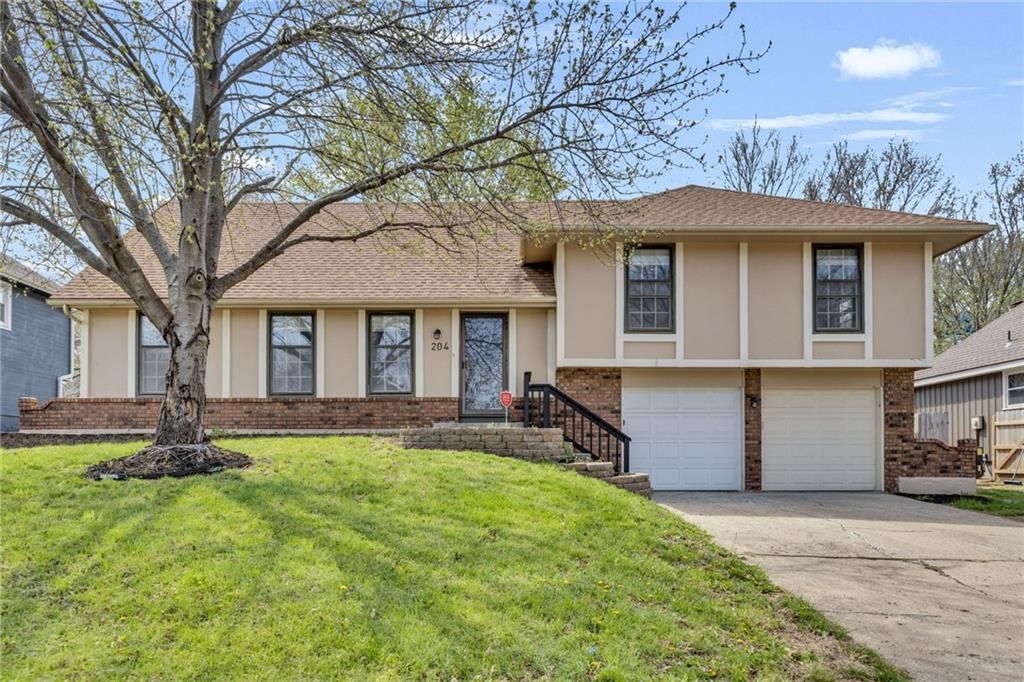 204 SE Gingerbread Lane, Blue Springs, MO 64014