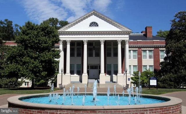 911 MONROE ST, Fredericksburg, VA 22401