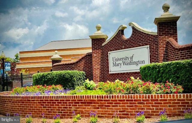 911 MONROE ST, Fredericksburg, VA 22401
