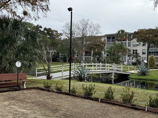 4898 NW 29th Court 409, Lauderdale Lakes, FL 33313