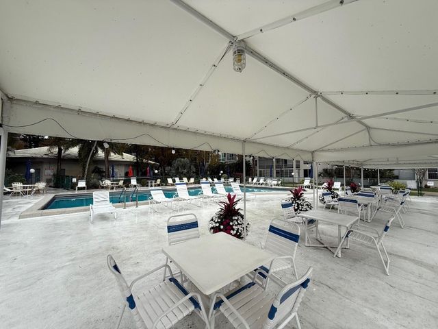 4898 NW 29th Court 409, Lauderdale Lakes, FL 33313