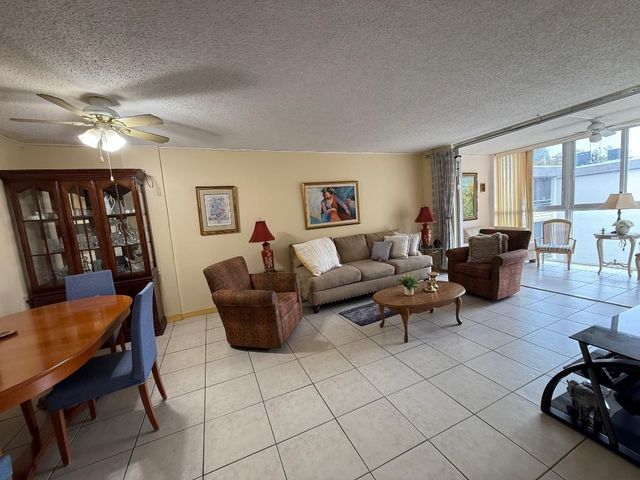 4898 NW 29th Court 409, Lauderdale Lakes, FL 33313