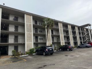 4898 NW 29th Court 409, Lauderdale Lakes, FL 33313