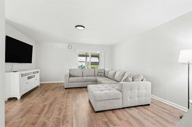 3267 39TH STREET S B, St Petersburg, FL 33711