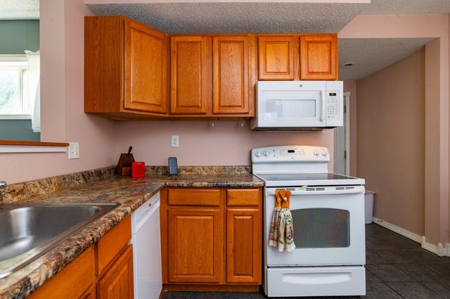 864 Lawson Avenue E, Saint Paul, MN 55106