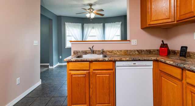 864 Lawson Avenue E, Saint Paul, MN 55106