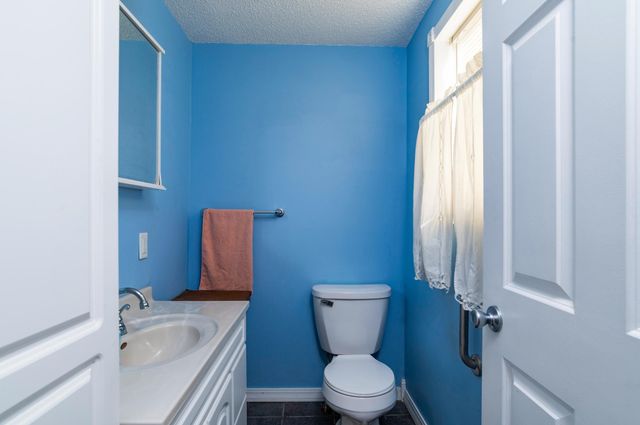 864 Lawson Avenue E, Saint Paul, MN 55106