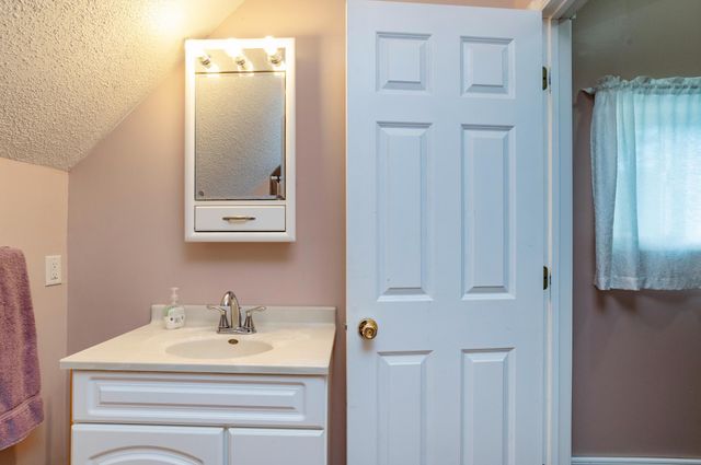 864 Lawson Avenue E, Saint Paul, MN 55106