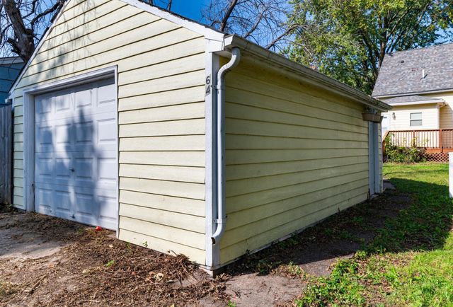 864 Lawson Avenue E, Saint Paul, MN 55106