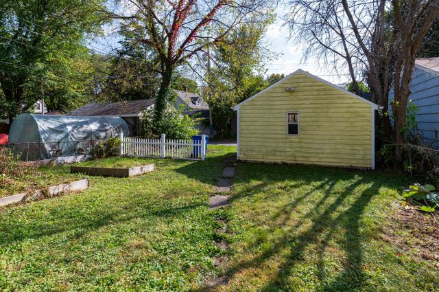 864 Lawson Avenue E, Saint Paul, MN 55106