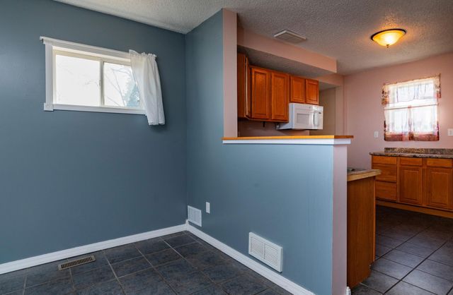 864 Lawson Avenue E, Saint Paul, MN 55106