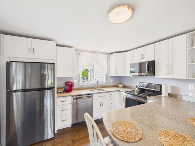 350 Lake Street, Nashua, NH 03060