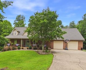 201 Addison Drive, Parkersburg, WV 26104