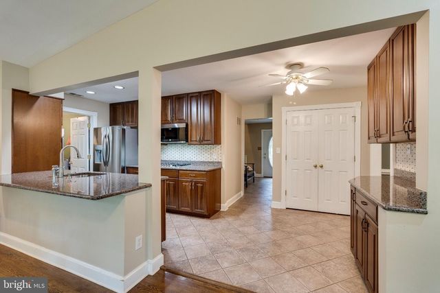 1816 MIDLOTHIAN CT, Vienna, VA 22182