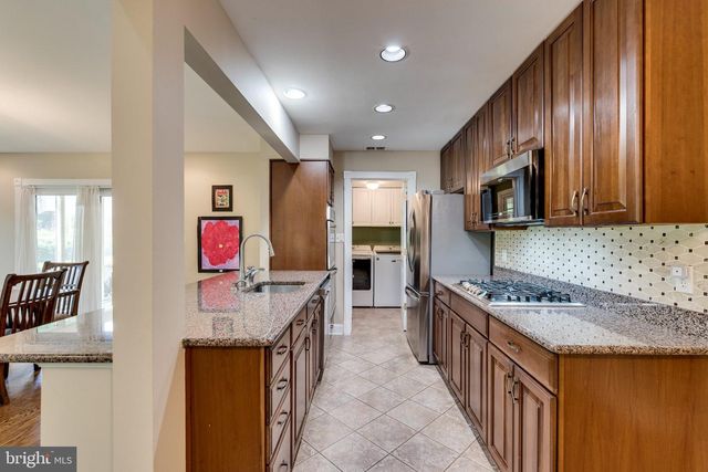1816 MIDLOTHIAN CT, Vienna, VA 22182