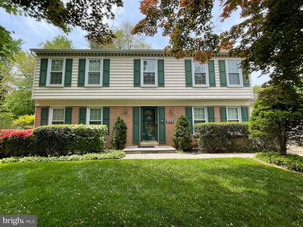 1816 MIDLOTHIAN CT, Vienna, VA 22182