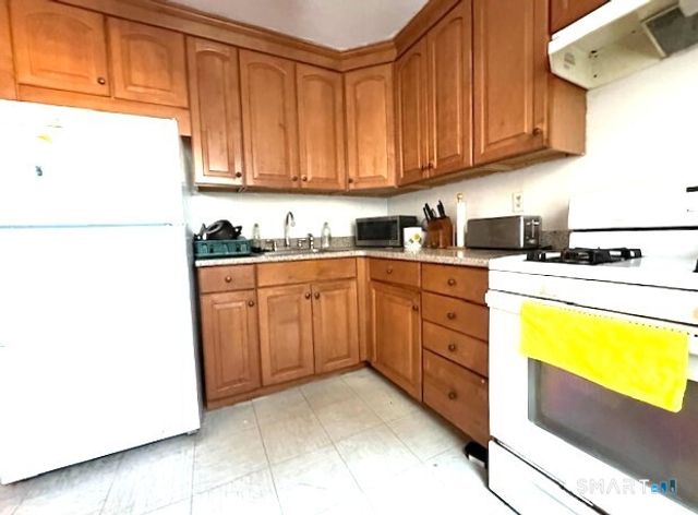 71 Strawberry Hill Avenue APT 221, Stamford, CT 06902