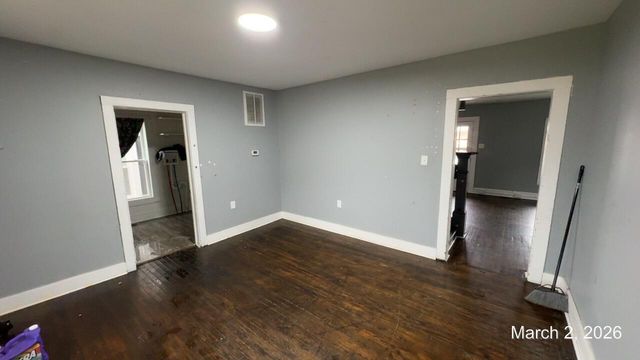 E 305 Chestnut ST, Covington, VA 24426