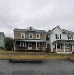 E 305 Chestnut ST, Covington, VA 24426