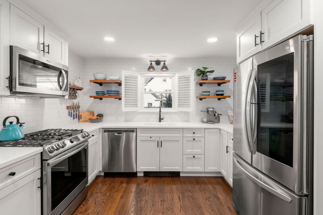 20 Albert St, Waltham, MA 02453