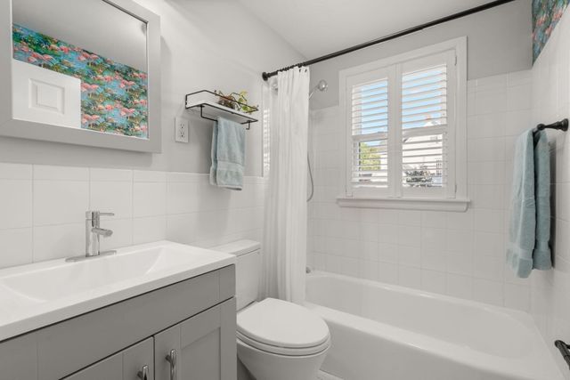 20 Albert St, Waltham, MA 02453