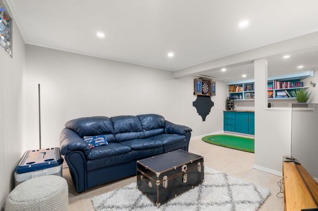 20 Albert St, Waltham, MA 02453