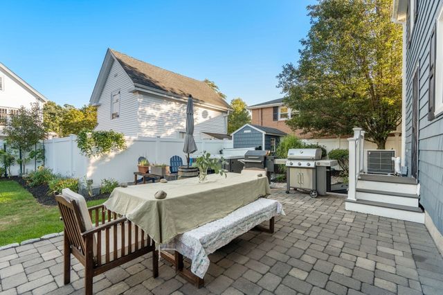 20 Albert St, Waltham, MA 02453