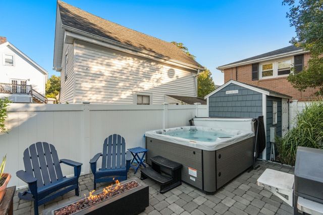 20 Albert St, Waltham, MA 02453