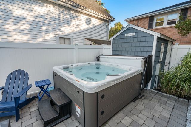 20 Albert St, Waltham, MA 02453