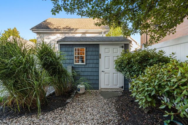 20 Albert St, Waltham, MA 02453