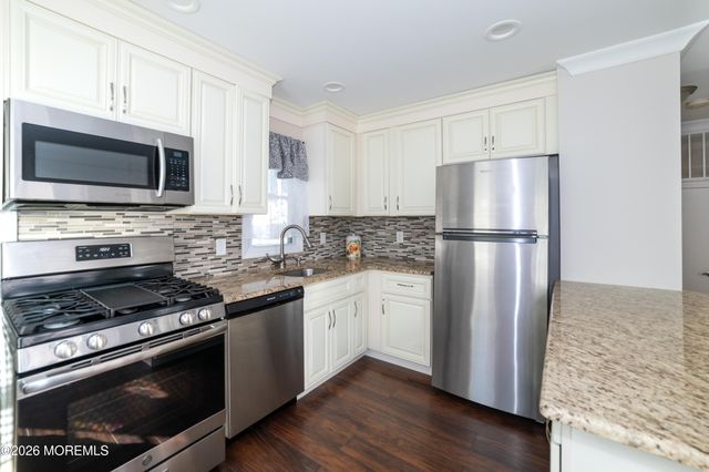91 Compton Avenue, Hazlet, NJ 07734