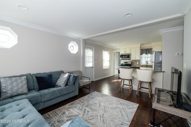 91 Compton Avenue, Hazlet, NJ 07734