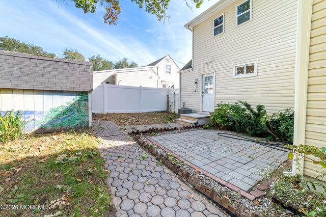 91 Compton Avenue, Hazlet, NJ 07734