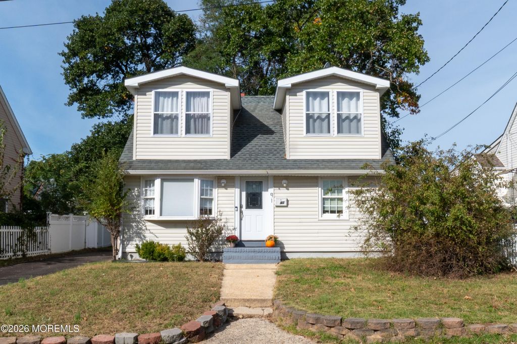 91 Compton Avenue, Hazlet, NJ 07734