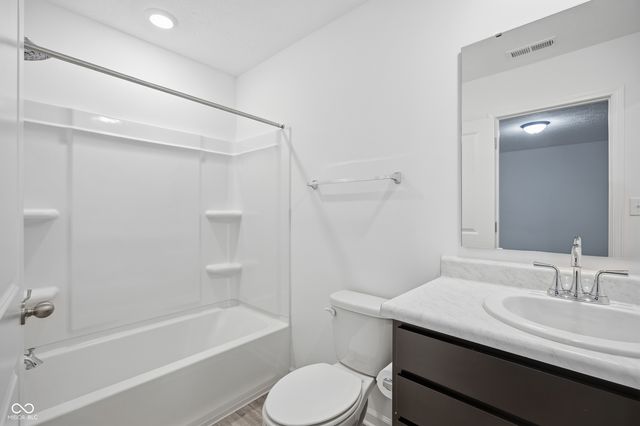 296 Evening Bay Court, Pendleton, IN 46064