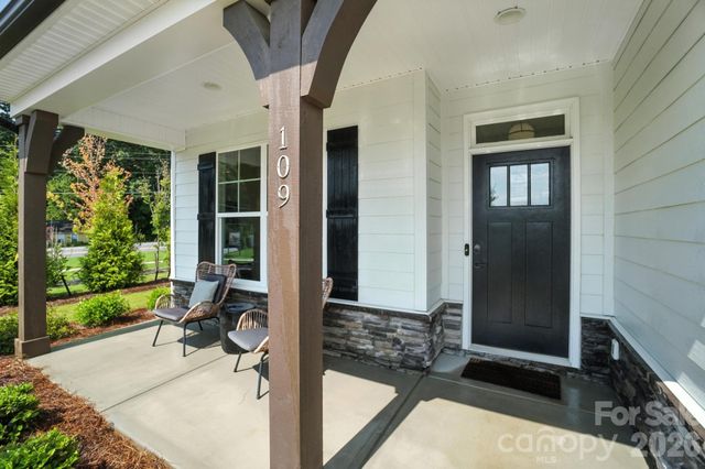 109 Summerhill Drive, Mooresville, NC 28115