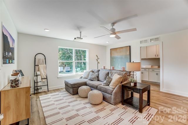 109 Summerhill Drive, Mooresville, NC 28115