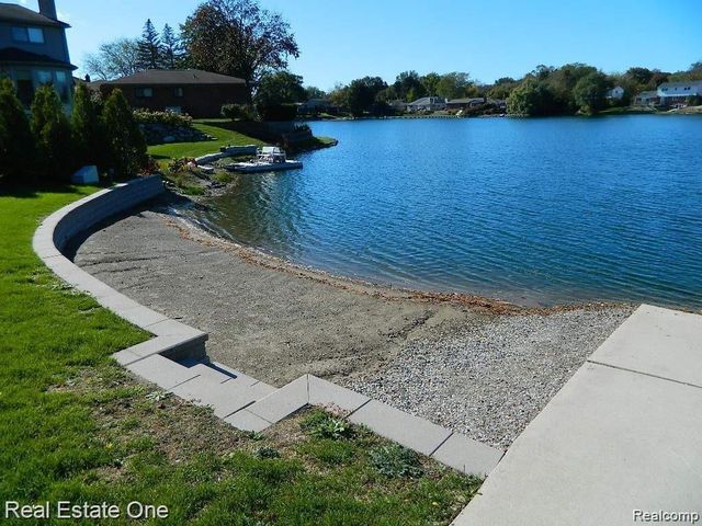 6927 Northpoint Drive, Troy, MI 48085