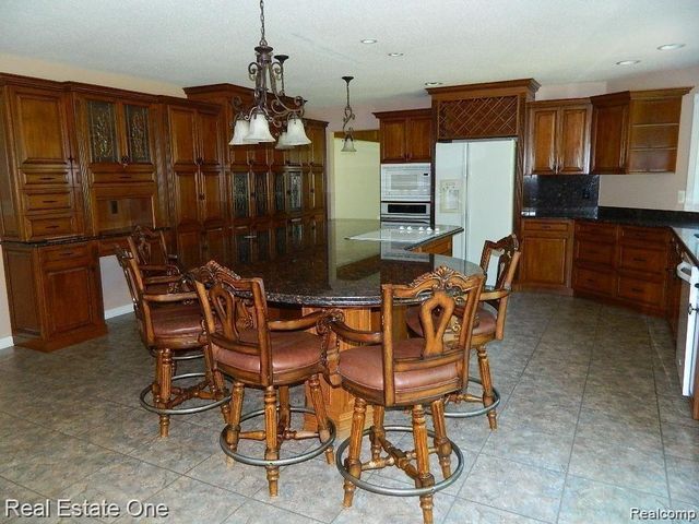 6927 Northpoint Drive, Troy, MI 48085