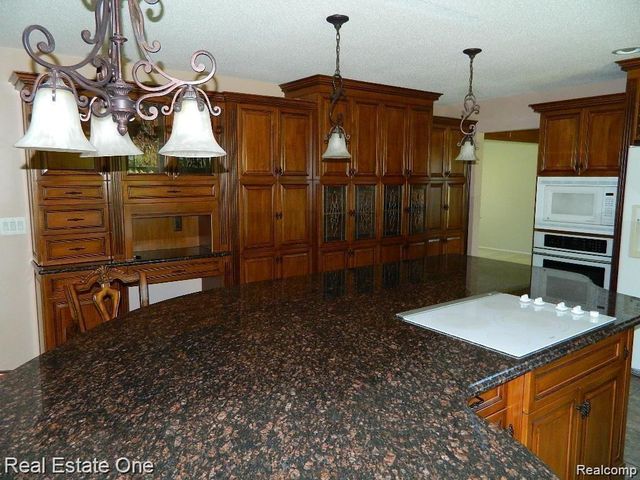 6927 Northpoint Drive, Troy, MI 48085