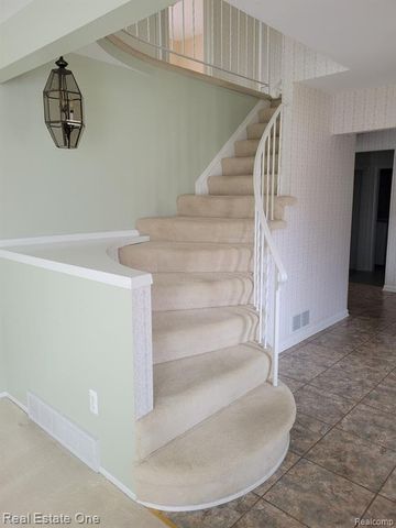 6927 Northpoint Drive, Troy, MI 48085