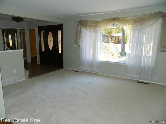 6927 Northpoint Drive, Troy, MI 48085